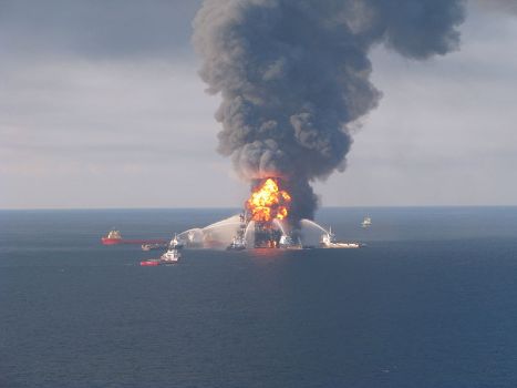 800px-Deepwater_Horizon_fire_2010-04-21